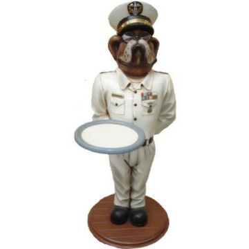Hund Bulldogge als Admiral lebensgroß
