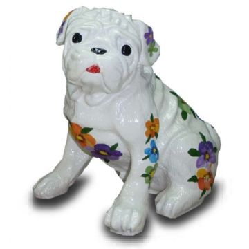Mops weiß mit dekorativer Blumenbemalung lebensgroß