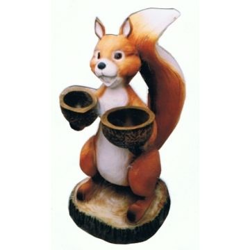 Stehendes Eichhörnchen mit 2 Schälchen lebensgroß