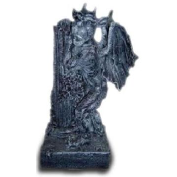 Säulenfragment mit Drachen verkleinert