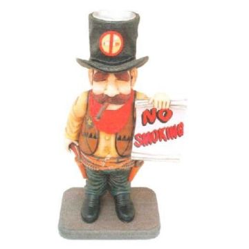 Cowboy mit Aschenbecher im Hut und *No-Smoking* Schild verkleinert