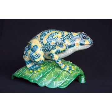 großer Frosch auf Blatt im Mosaikdesign vergrößert
