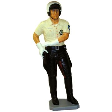 Policeman lebensgroß mit Waffe lebensgroß