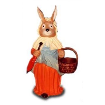 Osterfrau mit rotem Kleid vergrößert