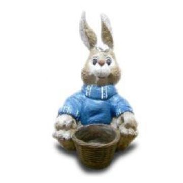 Hase mit Korb lebensgroß