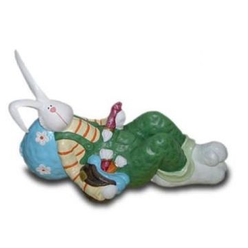 Osterhase liegend lebensgroß