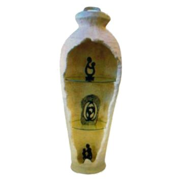 antike ägyptische Vase als Regal mit Glasböden lebensgroß