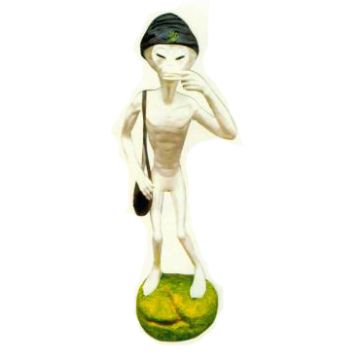 kiffender Alien mit Tasche klein lebensgroß