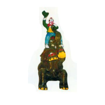 Clown klein reitet Elefanten verkleinert