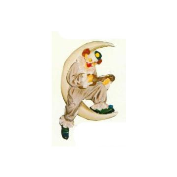 Clown klein sitzt im Mond mit Gitarre verkleinert