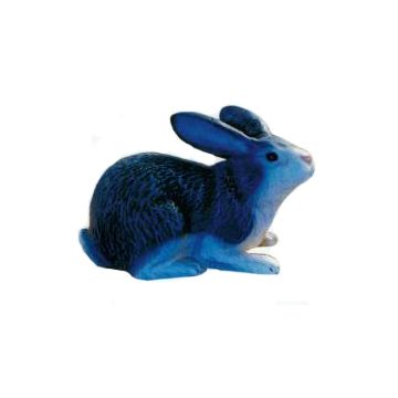 grauer liegender Hase Ostern lebensgroß