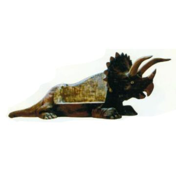 liegender Dinosaurier als Bank zum hinsetzen lebensgroß