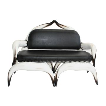Stierhornsofa lebensgroß