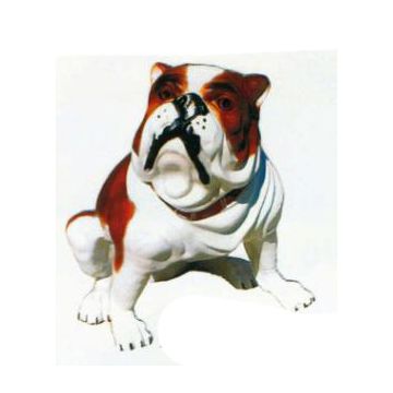 Mops sitzend lebensgroß