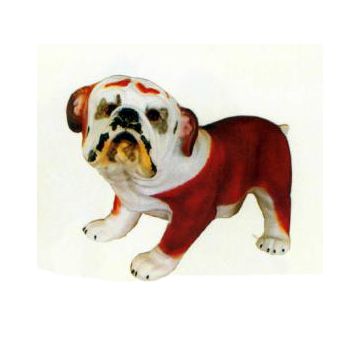 Mops stehend lebensgroß