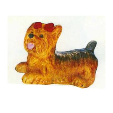 Yorkshire Terrier liegend lebensgroß