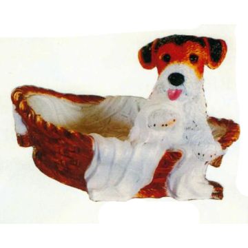 Jack Russell Terrier im Körbchen lebensgroß