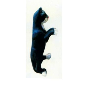 Katze hängend am Zaun lebensgroß