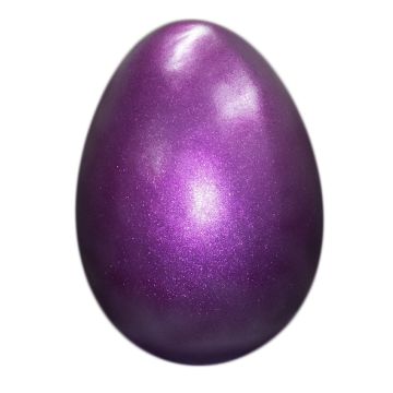 Violett glitzerndes Osterei vergrößert