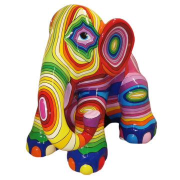 Elefant in Regenbogenbemalung verkleinert