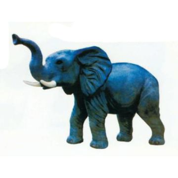 kleiner Elefant mit Stoßzähne lebensgroß