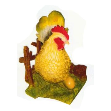 Henne auf Wiese lebensgroß