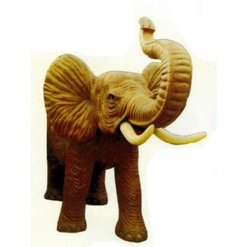 lebensgroßer Elefant mit Rüssel oben lebensgroß