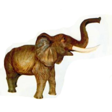 großer stehender Elefant Rüssel oben lebensgroß