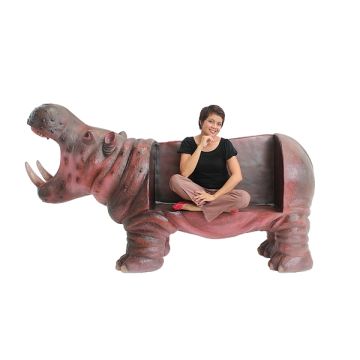 Nilpferdbank lebensgroß