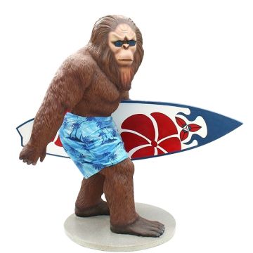 Big Foot mit Surfbrett lebensgroß