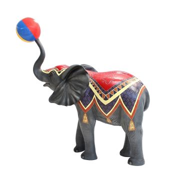 Elefant Circus mit Ball lebensgroß