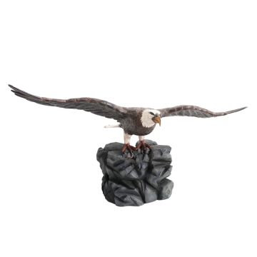 Weißköpfiger Adler auf Stein lebensgroß