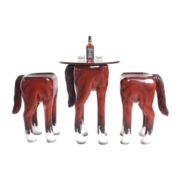 Tisch mit 2 Hockern Pferd  verkleinert