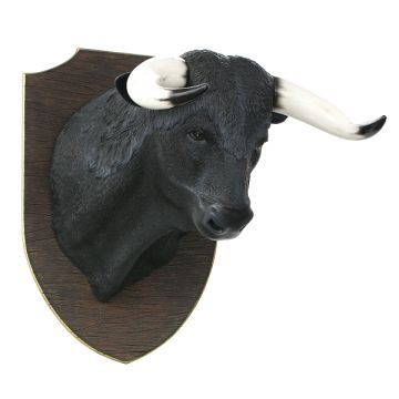 Schwarzer Stierkopf auf Holz groß lebensgroß