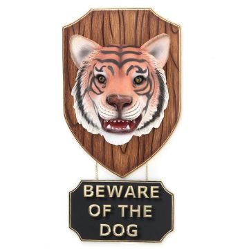 Tigerkopf mit *Beware Of The Dog*Schild lebensgroß