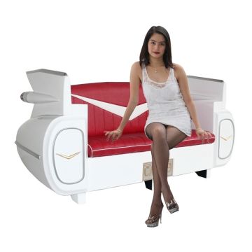 Sofa Cadillac Weiß mit rotem Polster lebensgroß