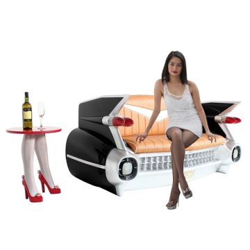 Sofa Cadillac Schwarz mit braunem Polster und Zeitschriften und  lebensgroß