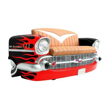 Sofa Chevy Schwarz mit roten Flammen und Zeitschriften und Geträ lebensgroß