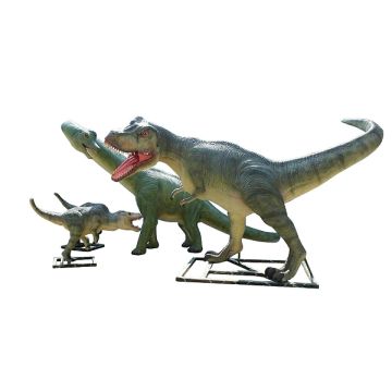 Dinosaurier Brachiosaurus mit Tyrannosaurusfamilie lebensgroß