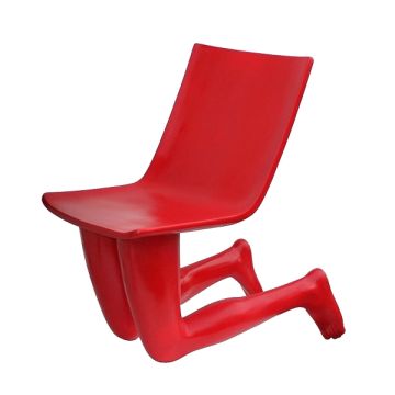 Roter Beinstuhl lebensgroß