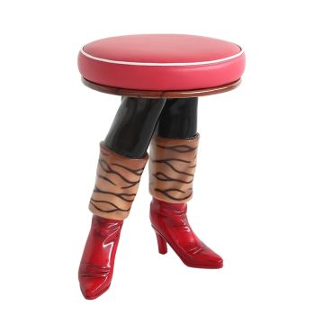 Rote Stiefel Hocker lebensgroß
