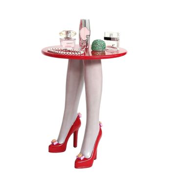 Rote Highheels Tisch lebensgroß