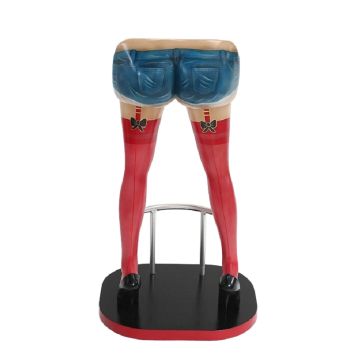 Sexy Frauenbeine Rot mit Jeans Shorts Barhocker lebensgroß