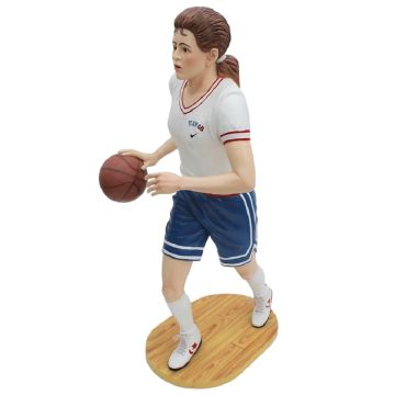 Basketballspielerin lebensgroß