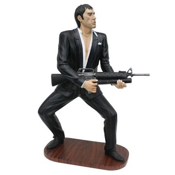 Gangster Al Pacino Scarface im schwarzen Anzug mit Waffe lebensgroß