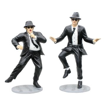 Blues Brothers in schwarzen Anzügen lebensgroß