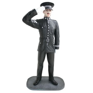 Britischer Polizist Salutierend lebensgroß