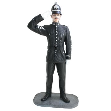 Britischer Polizist mit Helm Salutierend lebensgroß