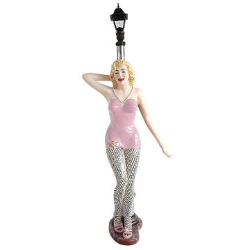 Marilyn in Rosa mit Netzstrümpfen an Laterne lebensgroß