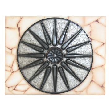 Antikes Mittelalterliches Schild Silber auf Mosaikfür Wand lebensgroß